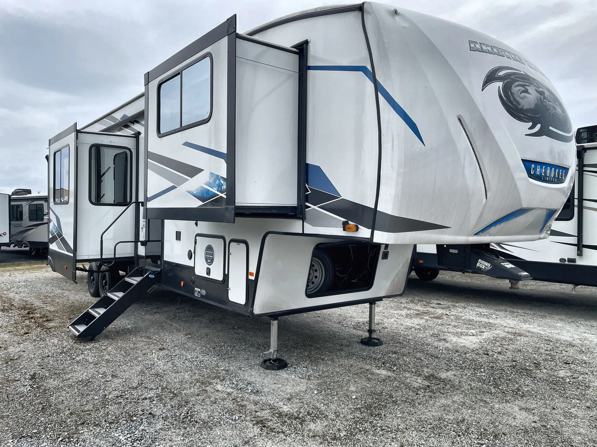 2024 Forest River Arctic Wolf 3950SUITE - Photo 2