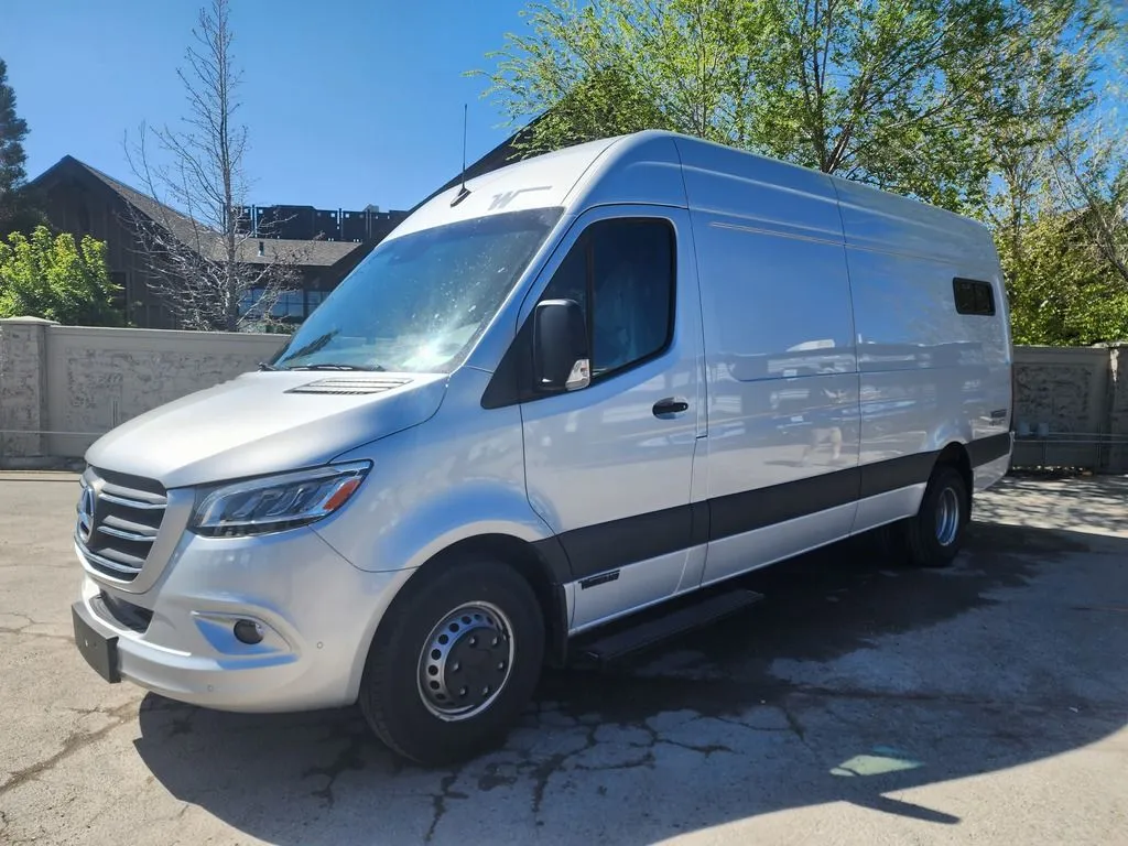 2023 Winnebago Adventure Wagon 70SE - Photo 2