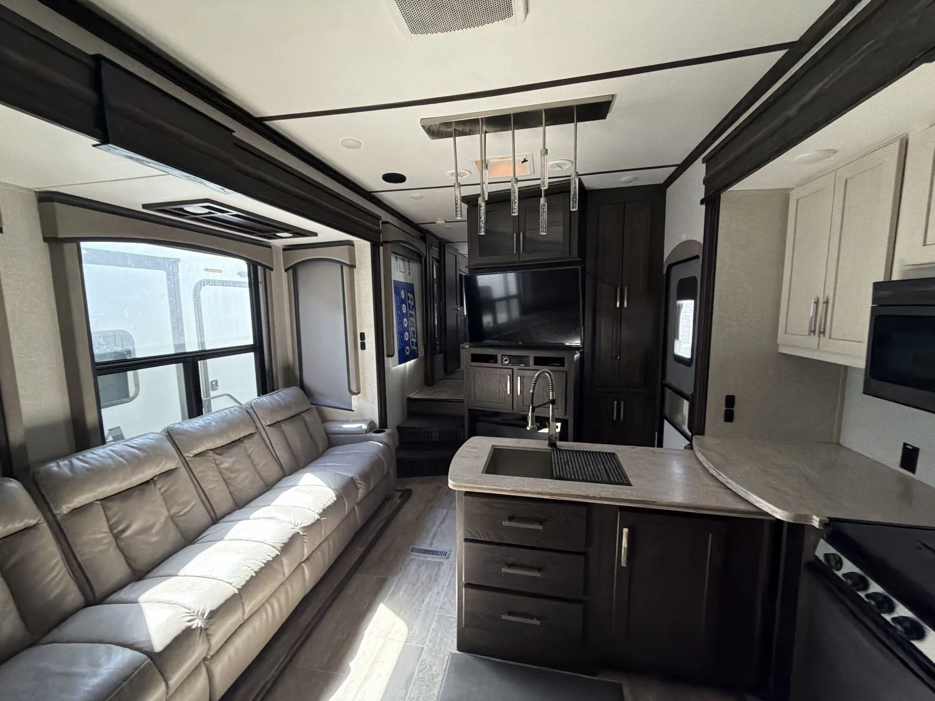 2019 Keystone Raptor 424 — living area main