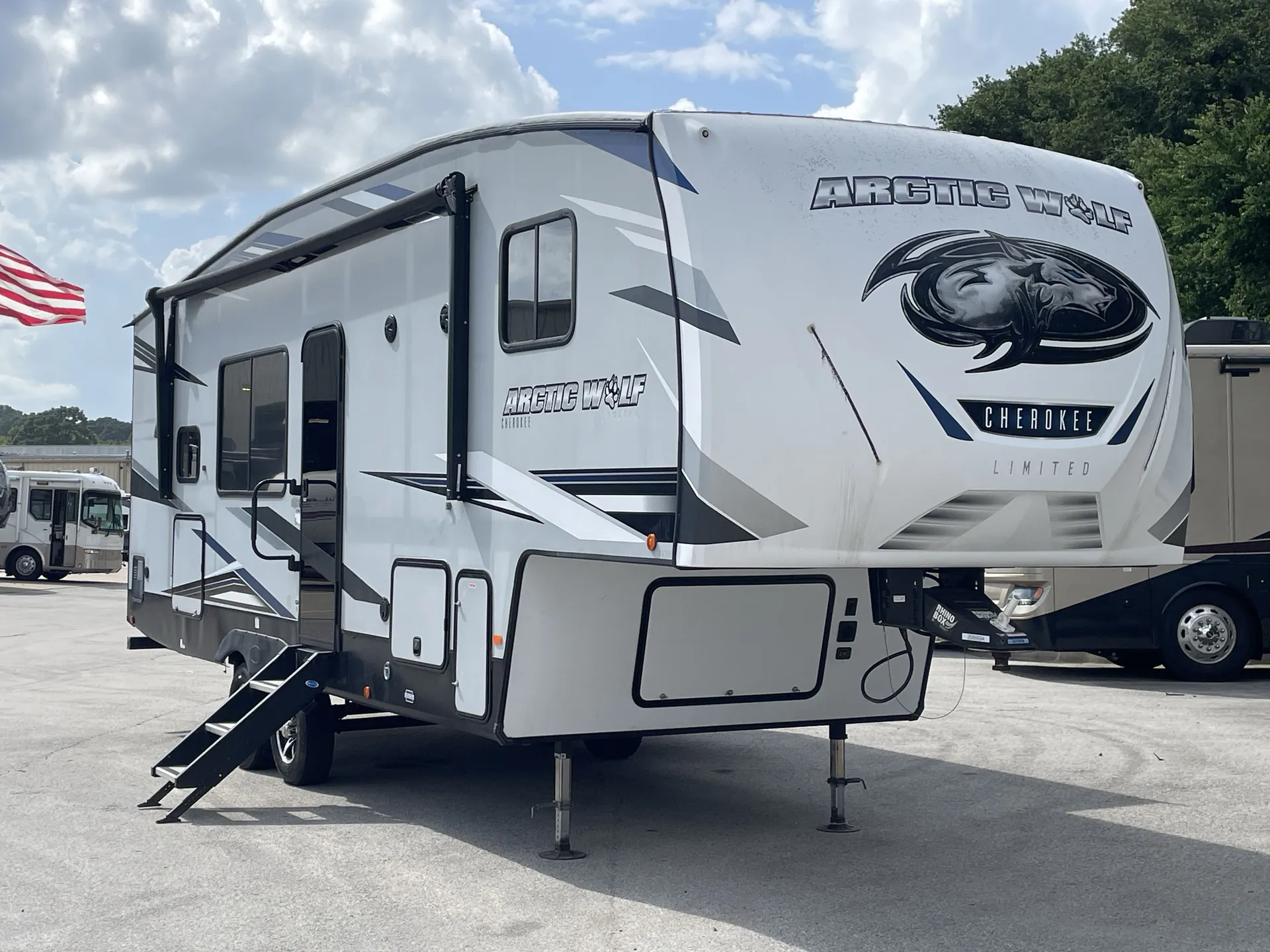 2021 Forest River Cherokee Arctic Wolf 271RK - Photo 2