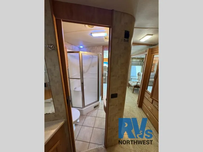 2007 Winnebago Adventurer 38T - Photo 4