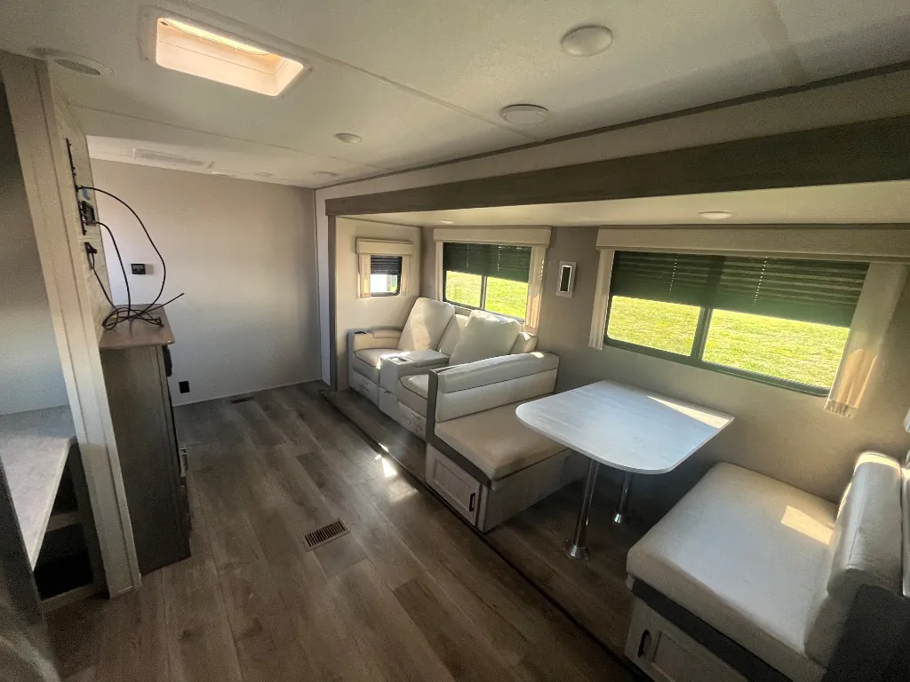 2024 Coachmen Catalina Legacy Edition 333FKTS, Photos photo 18