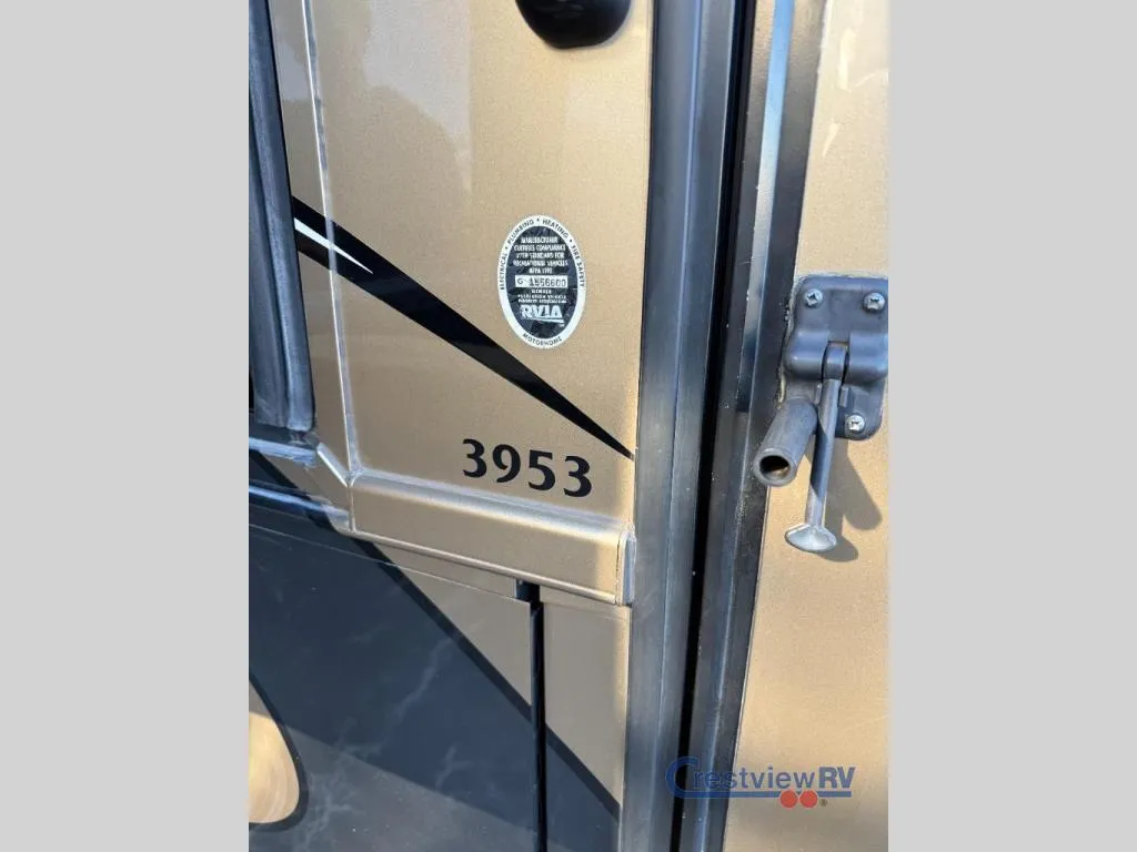2016 Newmar Canyon Star 3953 - Photo 2