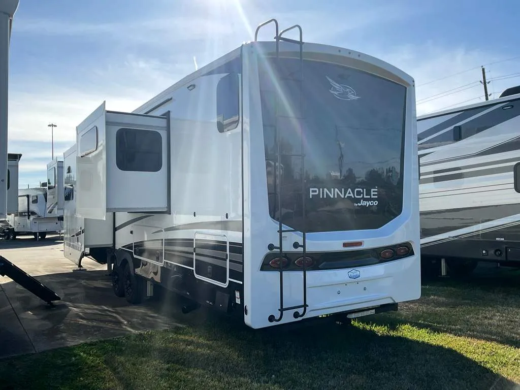 2026 Jayco Pinnacle 39FLOK - Photo 4