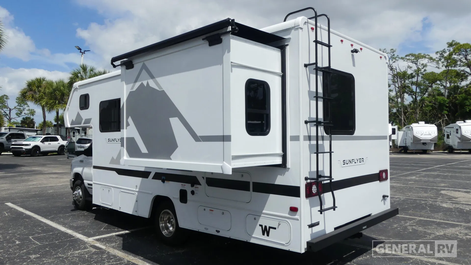 2027 Winnebago Sunflyer 22RS - Photo 4