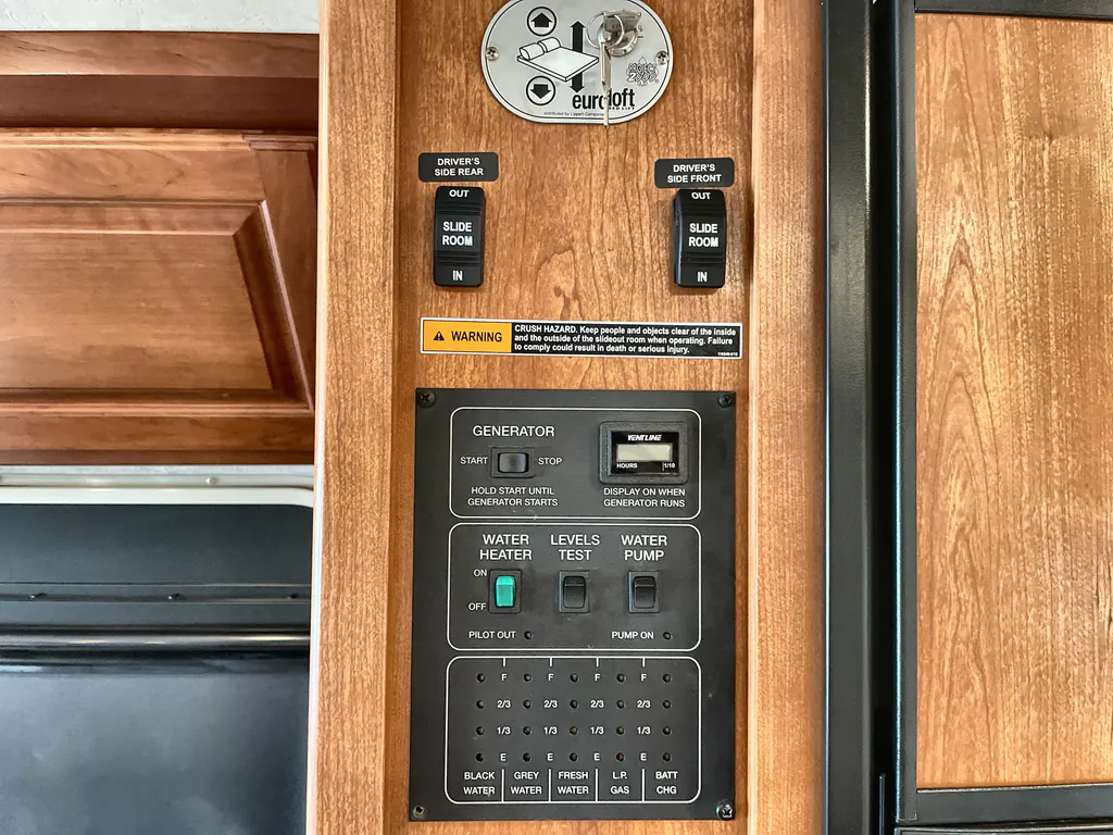 2018 Winnebago Sunstar 27P, Photos photo 19