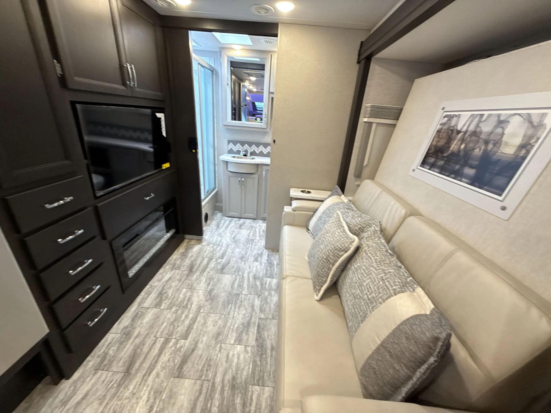 2025 Thor Motor Coach Magnitude Grand S29 — living area main