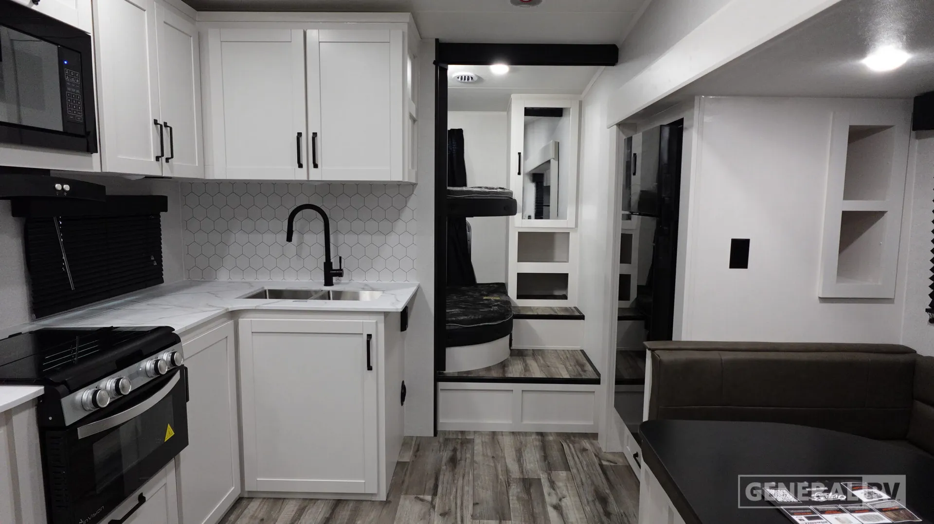 2026 Highland Ridge RV Roamer Light Duty 28DBSS - Photo 3