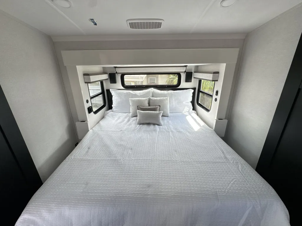 2027 Jayco Pinnacle 36FBTS, Photos photo 22