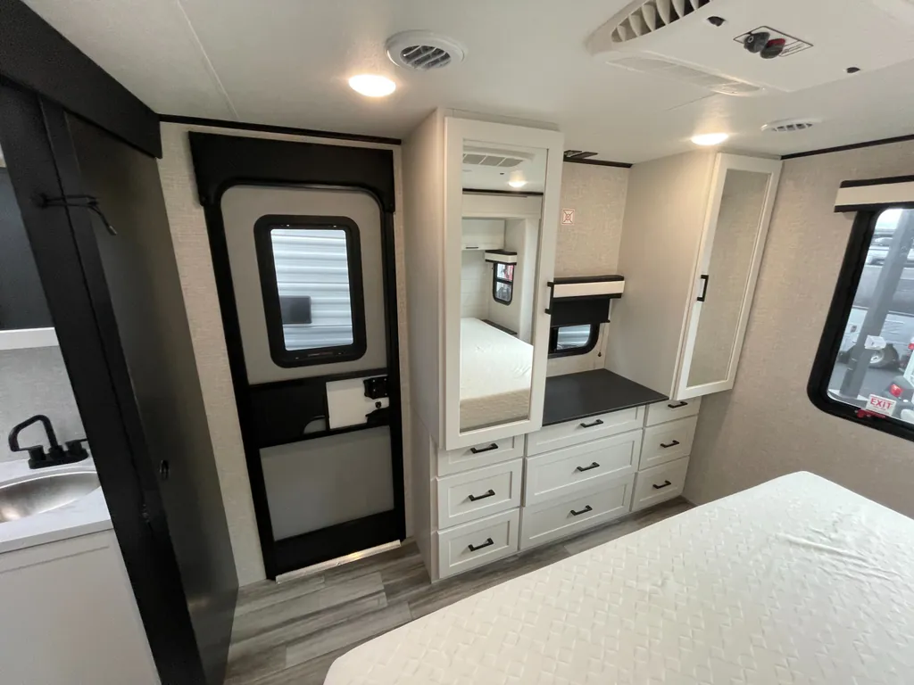 2025 Jayco Jay Feather 26FK, Photos photo 15