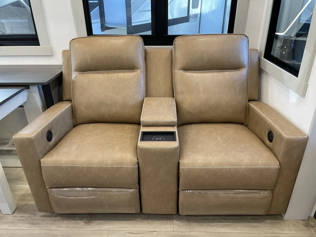 2026 Brinkley Model Z 3600, Photos photo 9