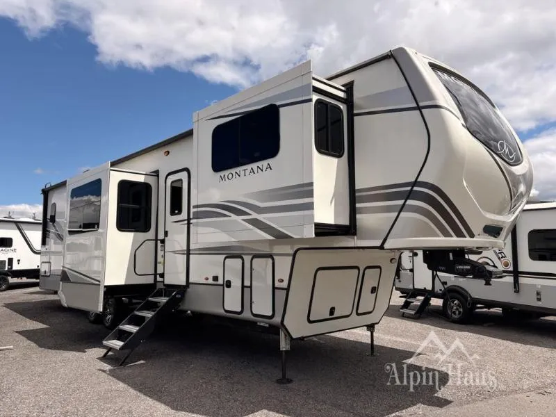 2023 Keystone Montana 3761FL - Photo 2