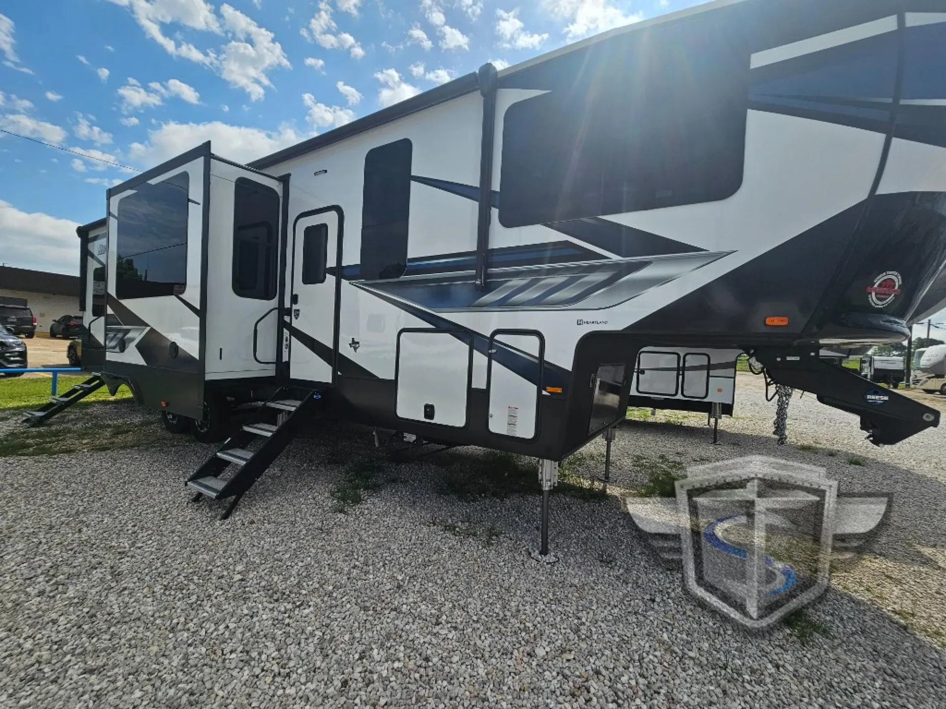 2022 Heartland Road Warrior 375 - Photo 4