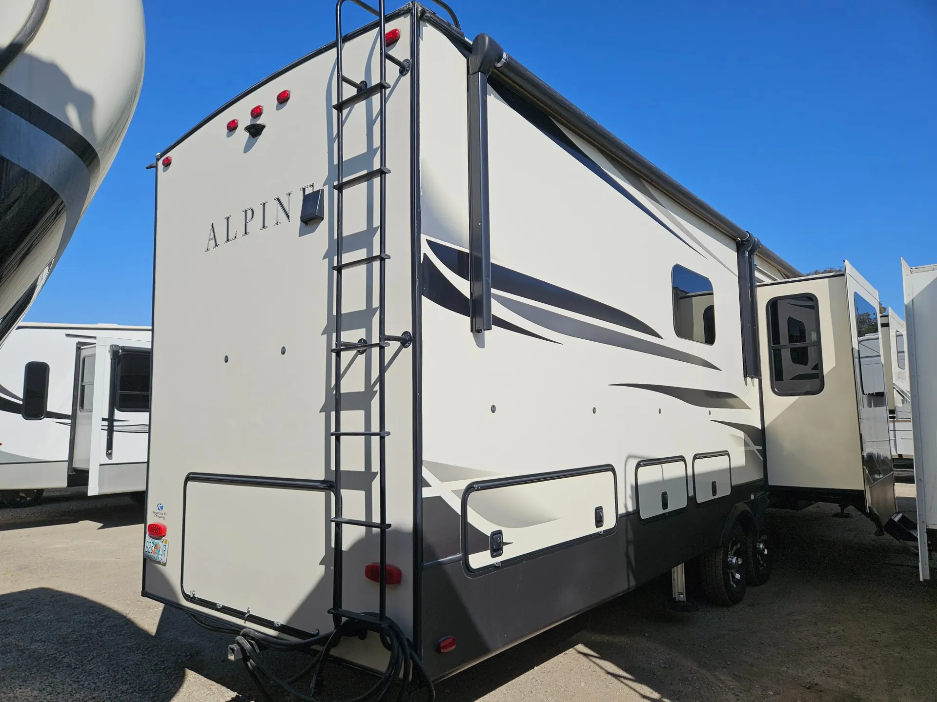 2021 Keystone Alpine 3712KB - Photo 3
