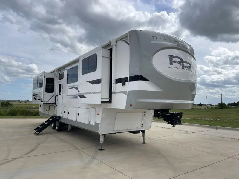 2022 Palomino River Ranch 392MB - Photo 2