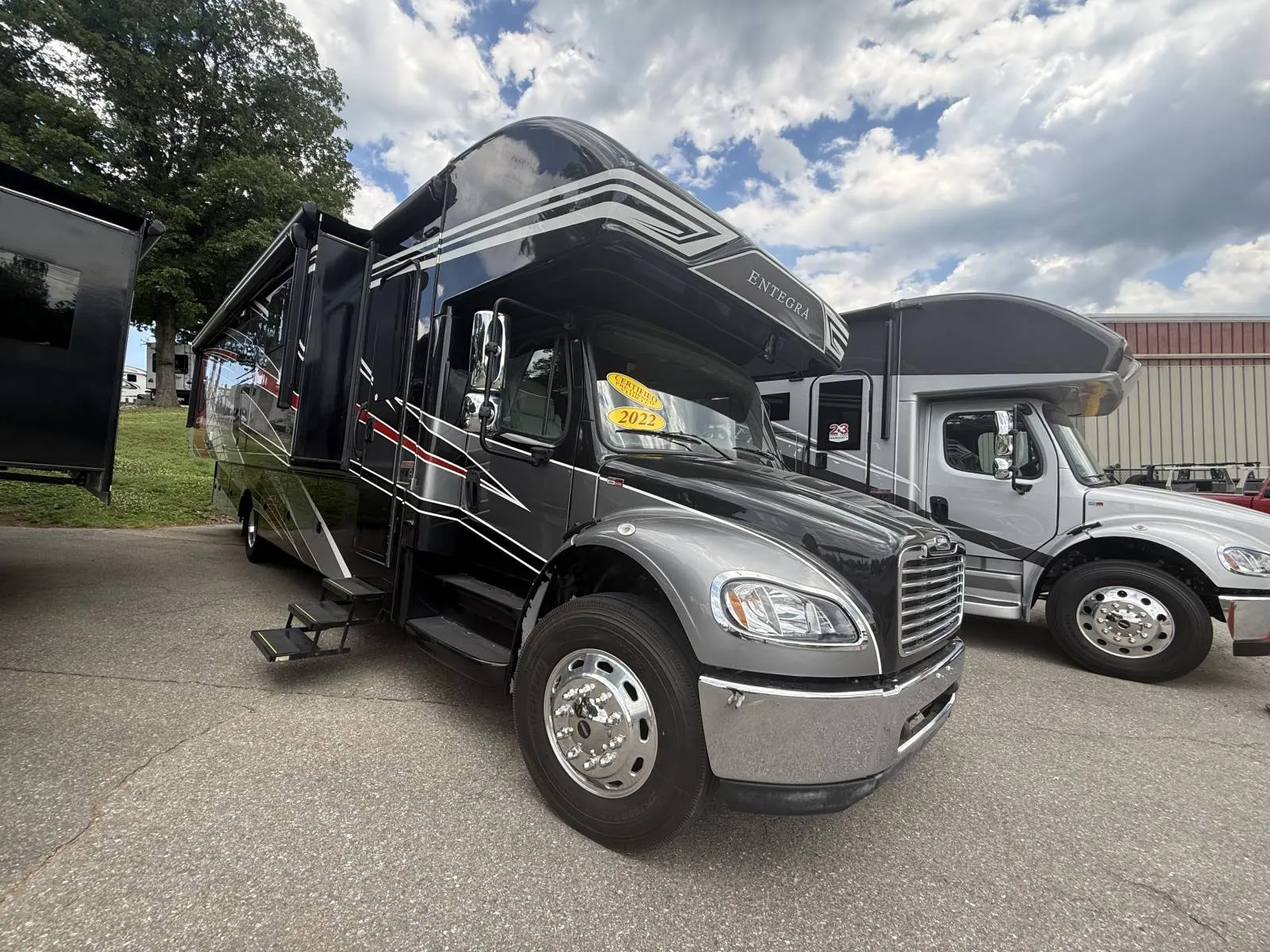2022 Entegra Coach Accolade 37M - Photo 3