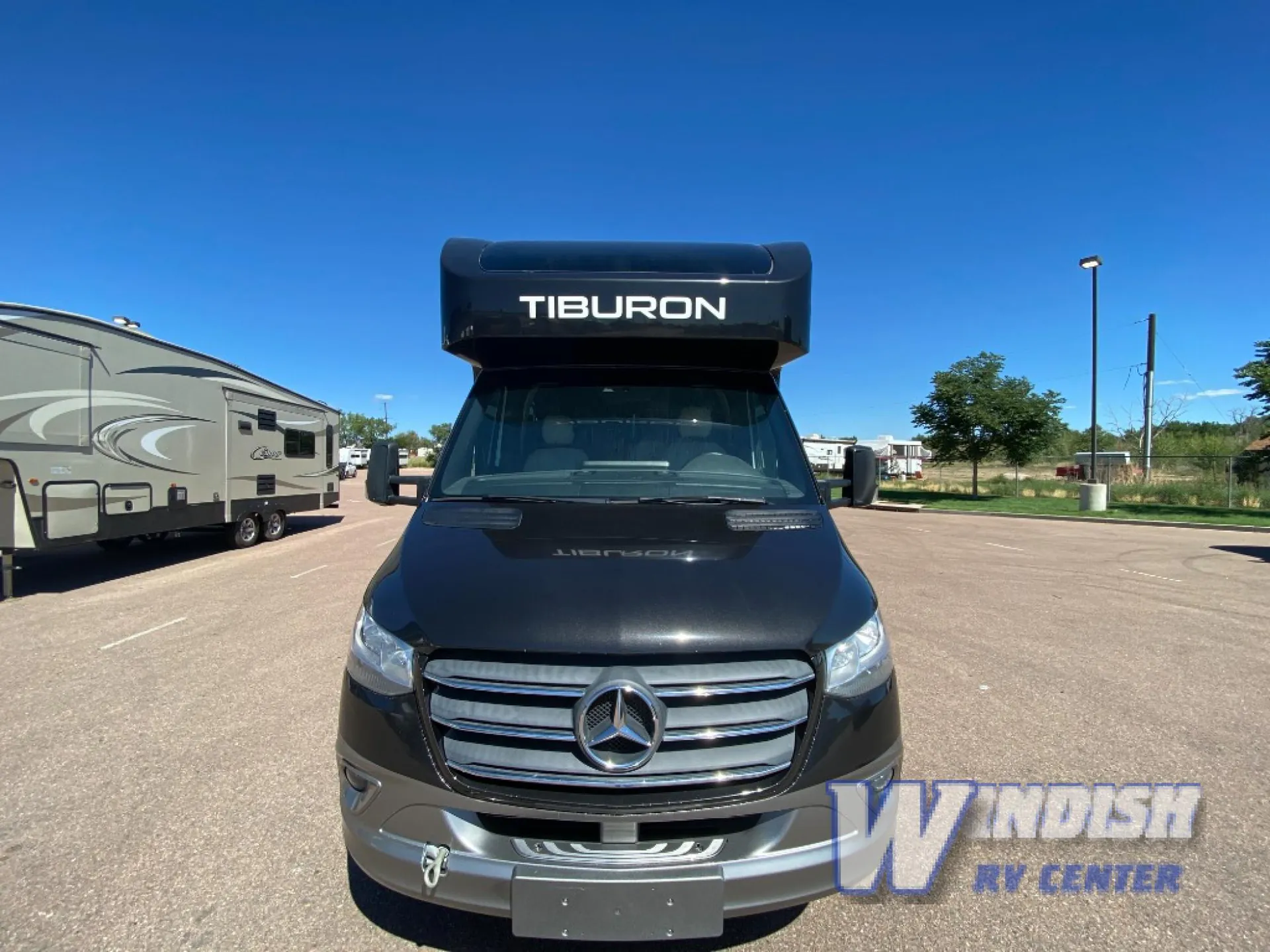 2022 Thor Motor Coach Tiburon 24FB