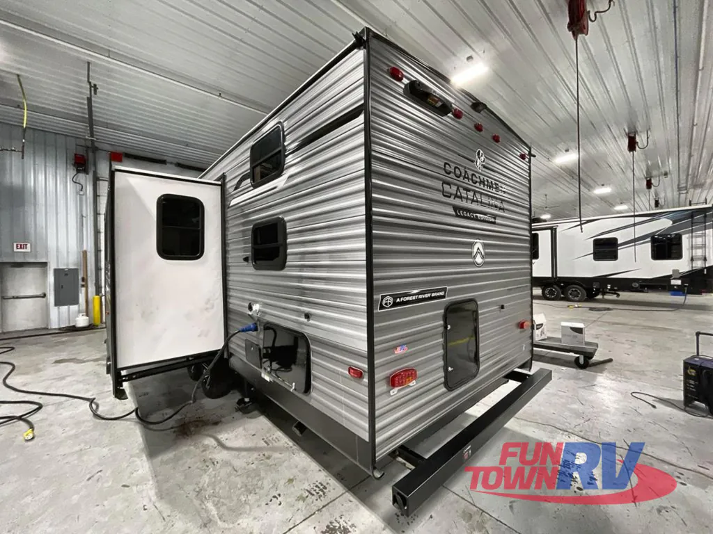 2026 Coachmen Catalina Legacy Edition 273DBHCK, Photos photo 4