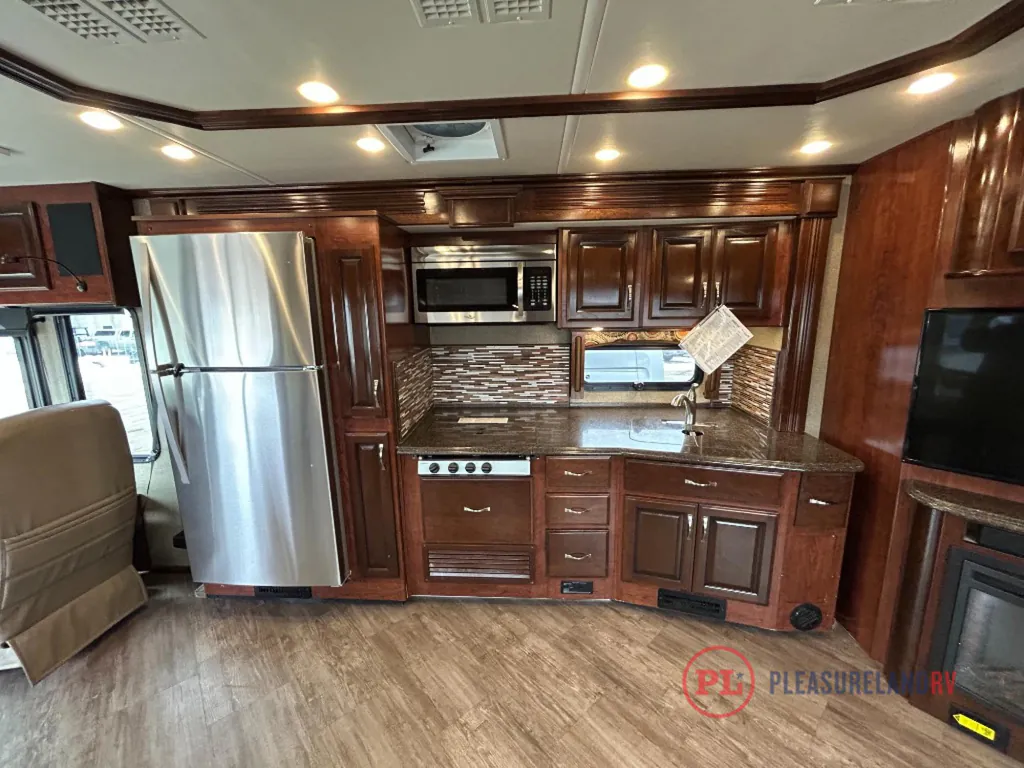 2018 Fleetwood Pace Arrow LXE 38N, Photos photo 13