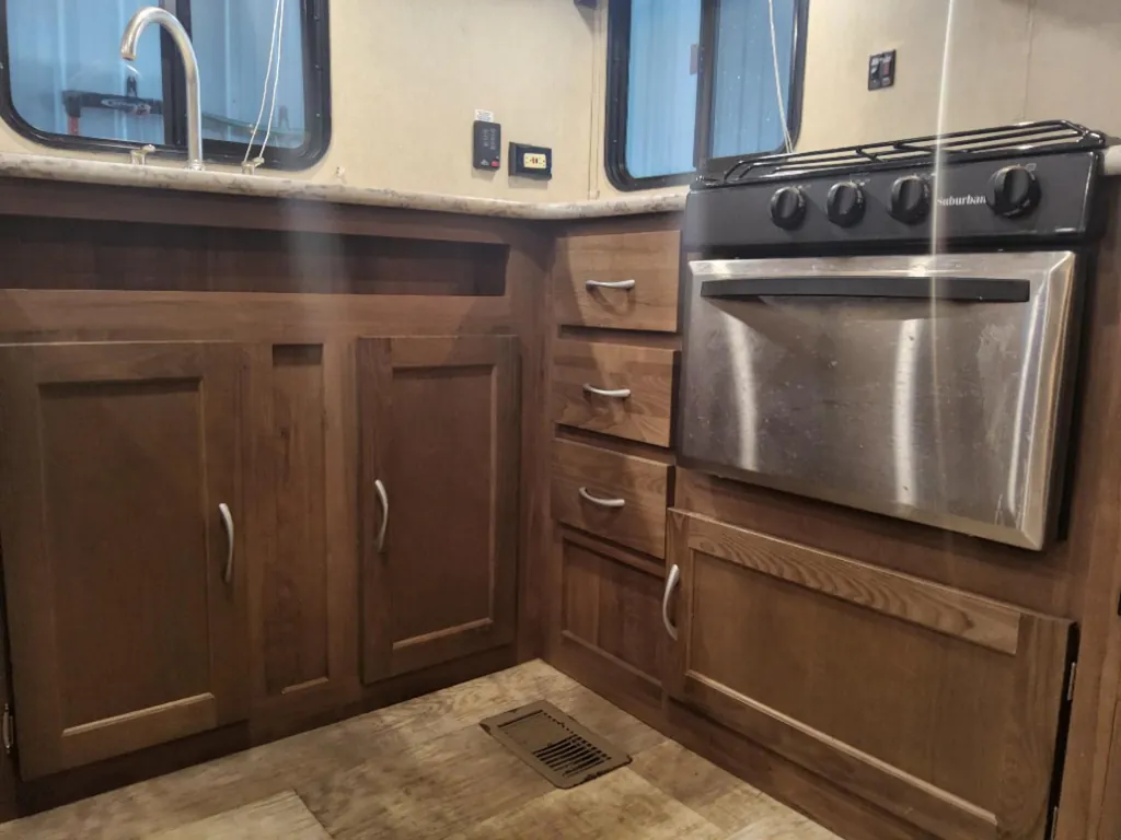 2018 Gulf Stream Conquest 295SBW, Photos photo 13