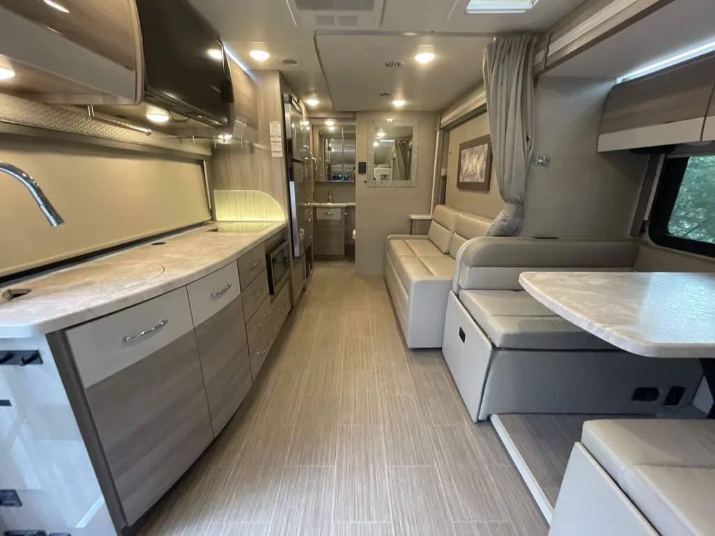 2023 Thor Motor Coach Tiburon 24FB, Photos photo 5