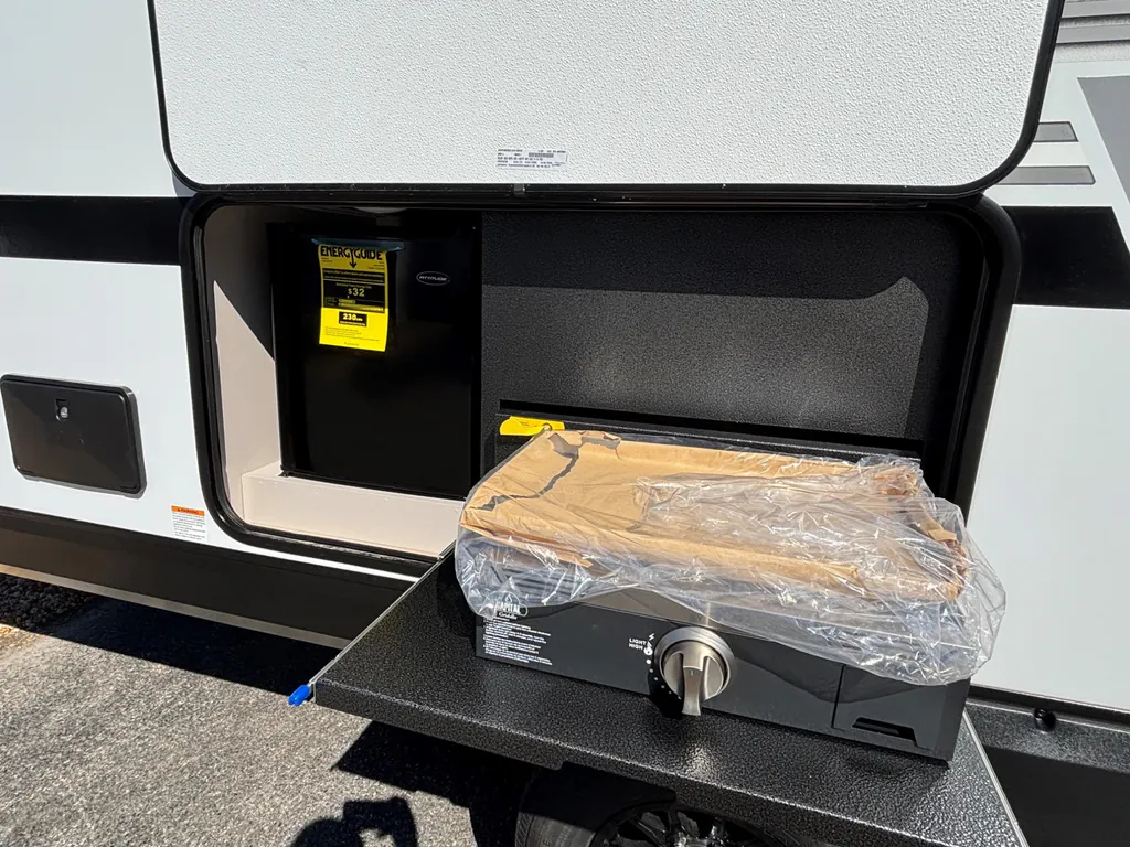 2027 Jayco Jay Feather 29BHB, Photos photo 2