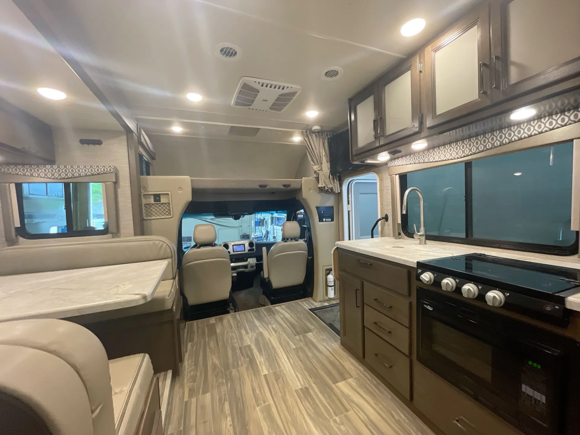 2021 Thor Motor Coach Freedom Elite 24FE — living area main