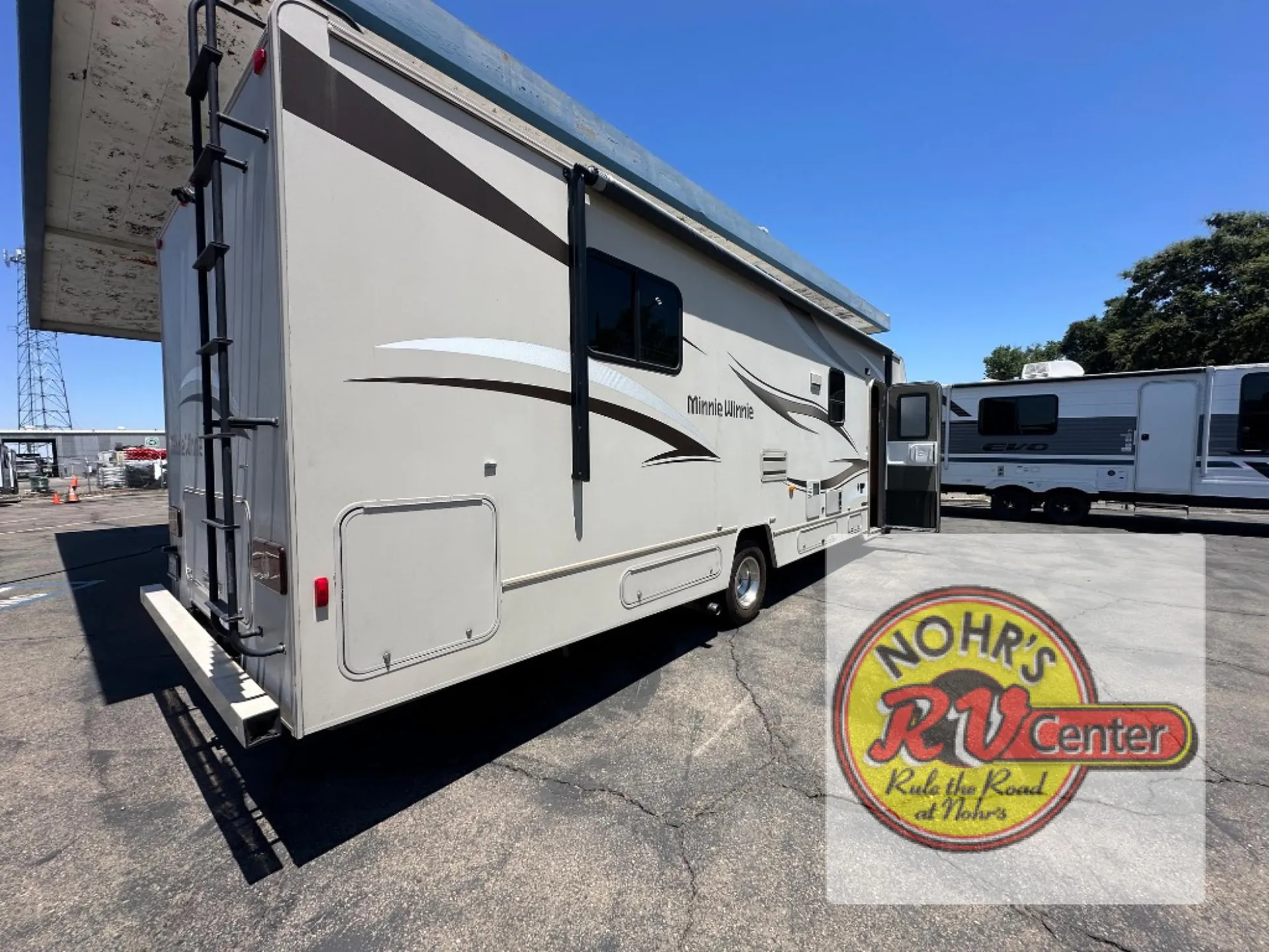2015 Winnebago Minnie Winnie 31K - Photo 4