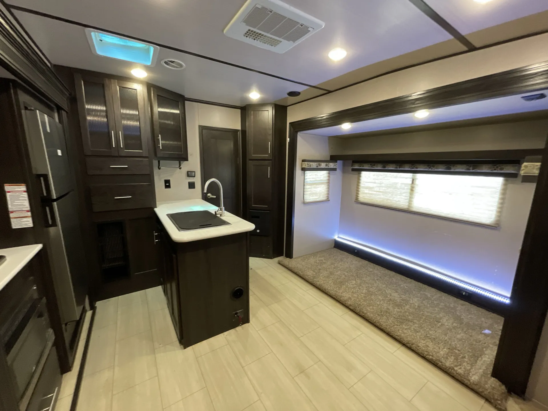 2018 Forest River XLR Hyperlite 30HDS — living area main