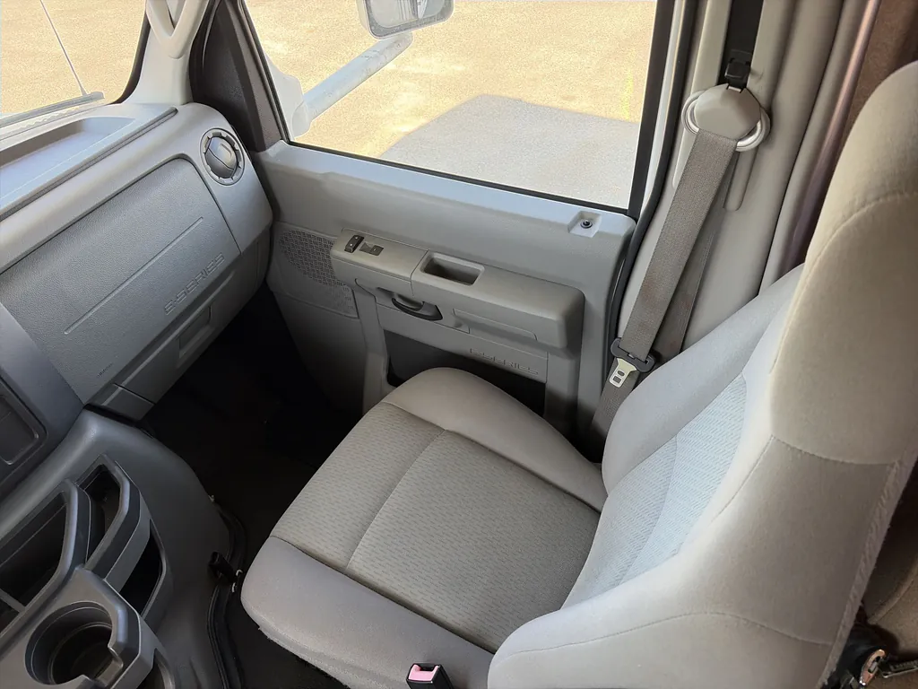 2011 Forest River Sunseeker 2450S, Photos photo 26