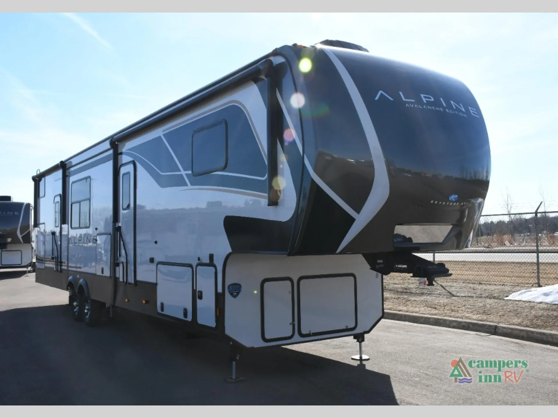 2025 Keystone Avalanche 380LT - Photo 2