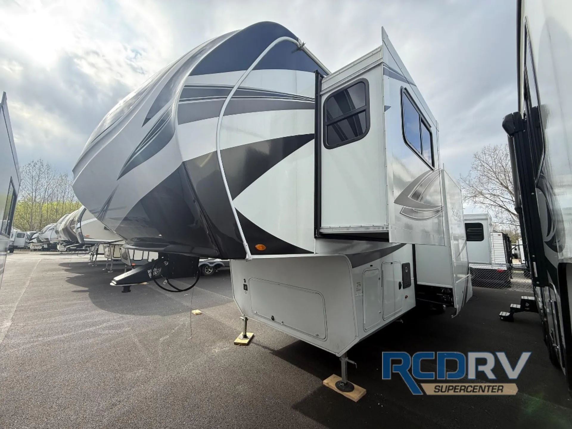 2023 Grand Design Solitude S-Class 3460FL - Photo 3