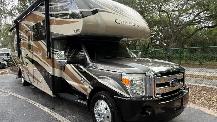 2016 Thor Motor Coach Chateau Super C 35SF - Main photo