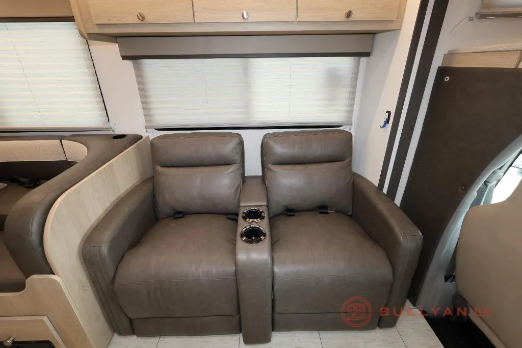 2027 Coachmen Leprechaun 319MB - Photo 4