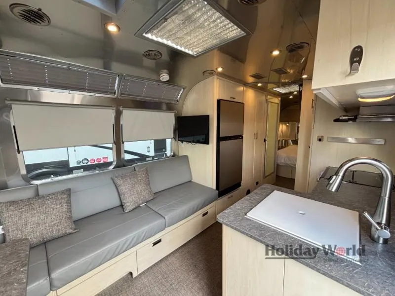 2021 Airstream Flying Cloud 27FB - Photo 3