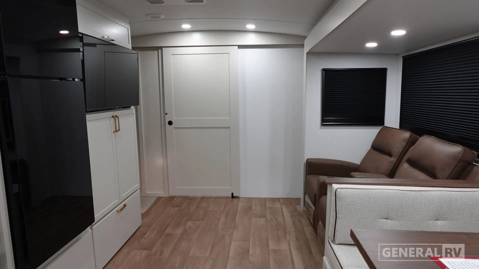 2027 Grand Design Imagine 2600RB - Photo 3