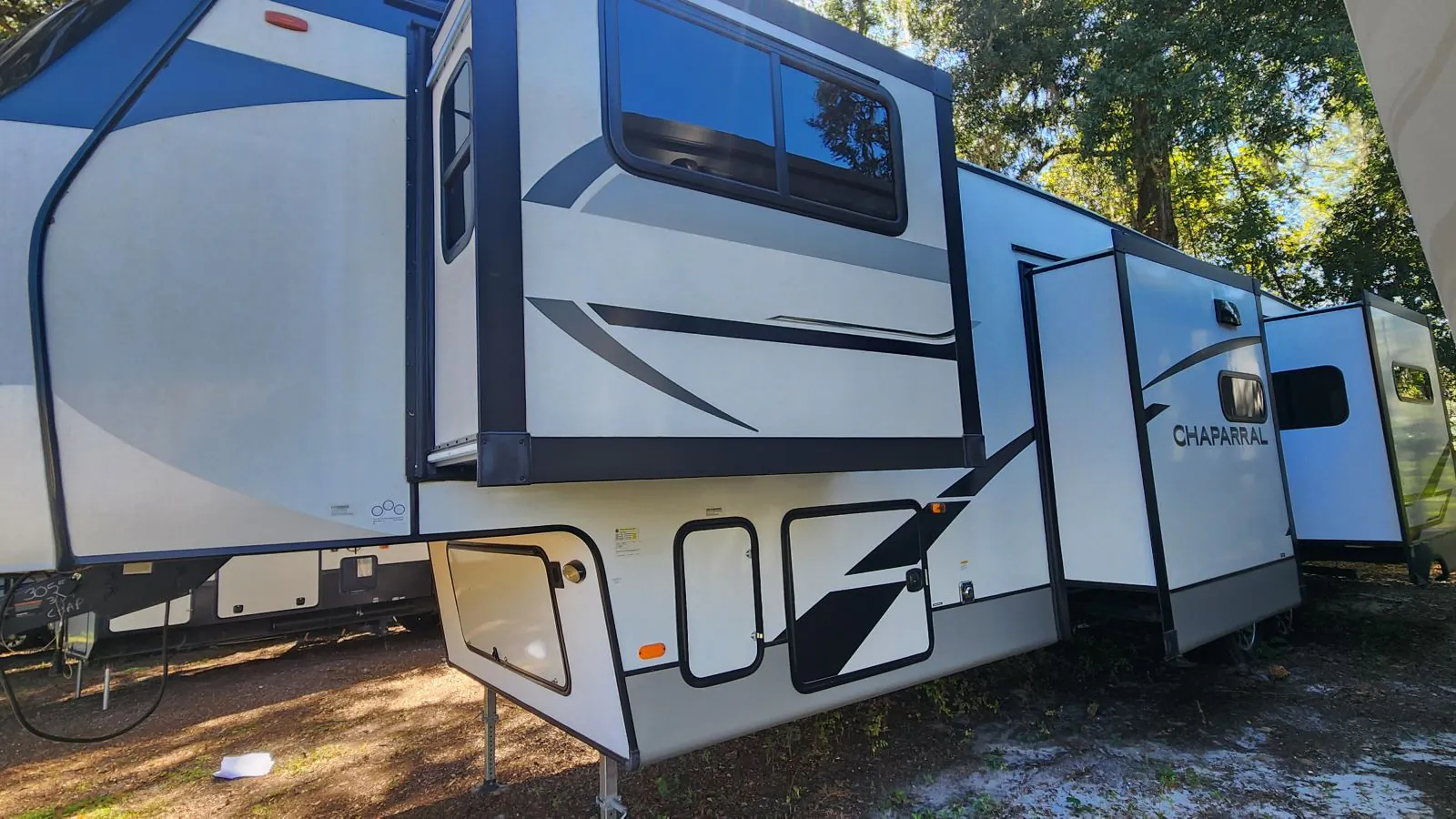 2023 Coachmen Chaparral 334FL - Photo 3
