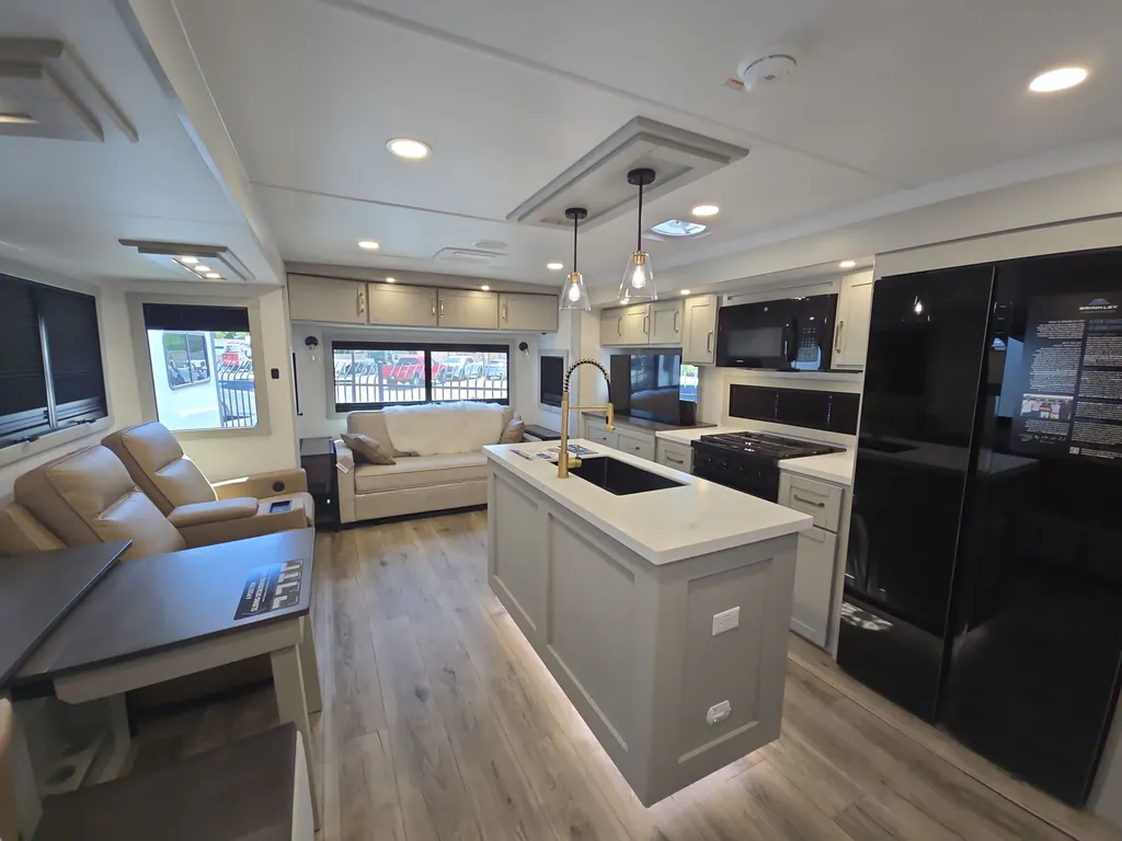 2026 Brinkley Model Z Air 297, Photos photo 24