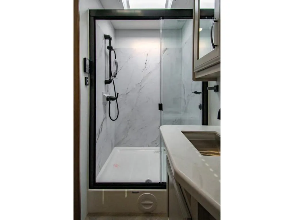 2027 Entegra Coach Emblem 36U, Photos photo 35