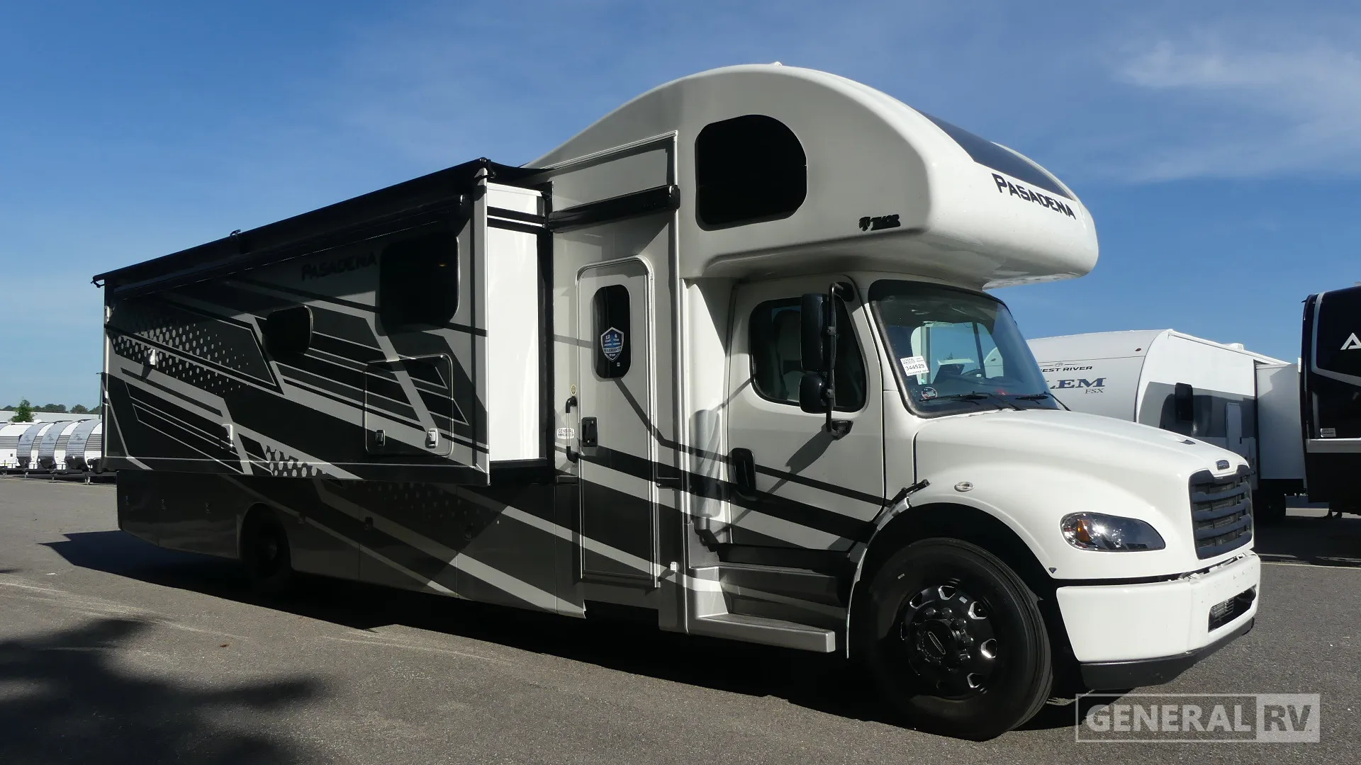2026 Thor Motor Coach Pasadena 38DX - Photo 2