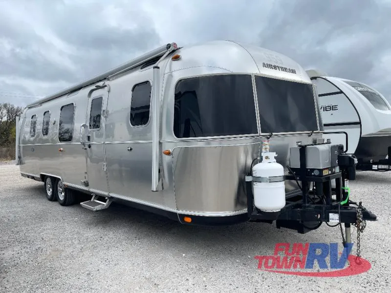 2020 Airstream Queen Series Used    33FB QUEEN - Main photo