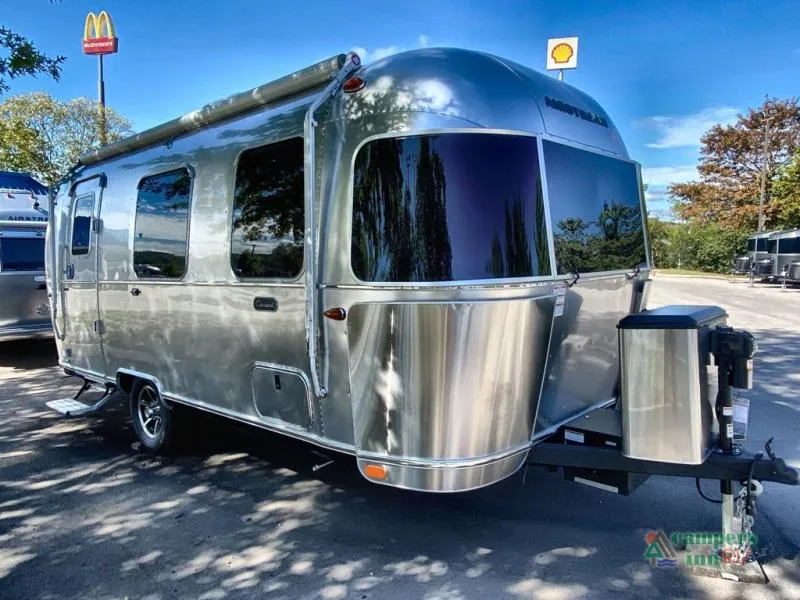 2026 Airstream Caravel 22FB - Photo 3