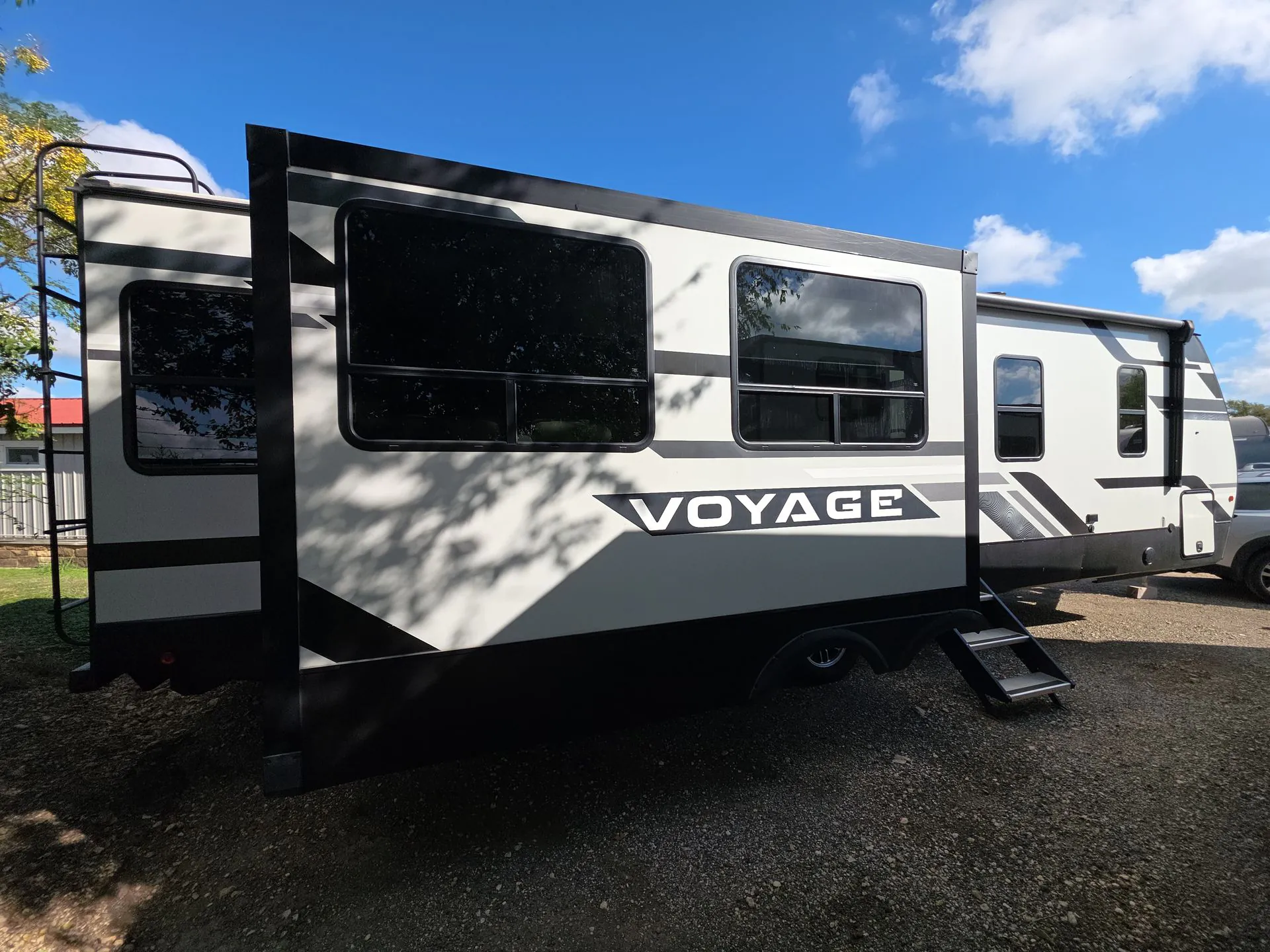 2023 Winnebago Voyage 3235RL - Photo 2