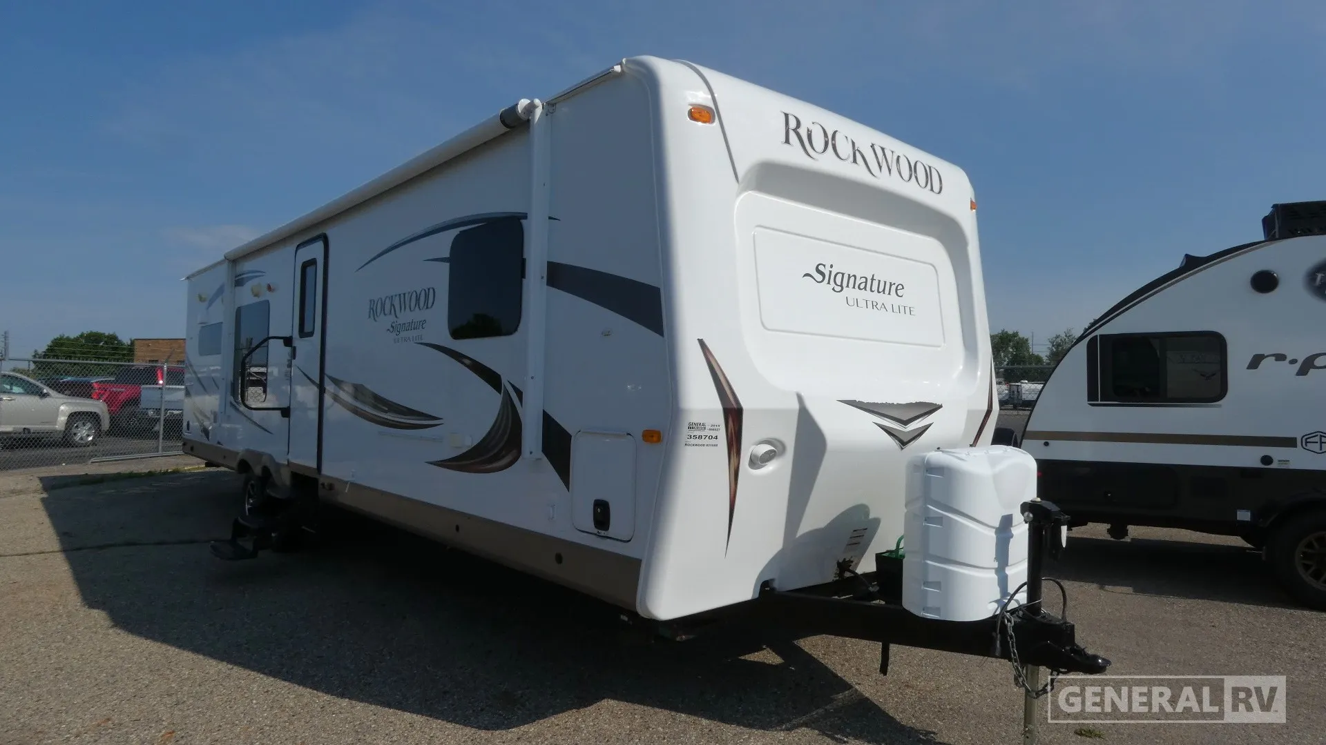 2015 Forest River Rockwood Signature Ultra Lite 8310SS - Photo 2