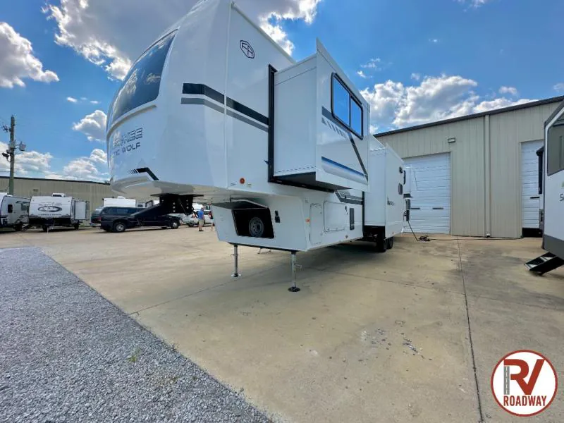 2026 Forest River Cherokee Arctic Wolf 3950SUITE - Photo 4
