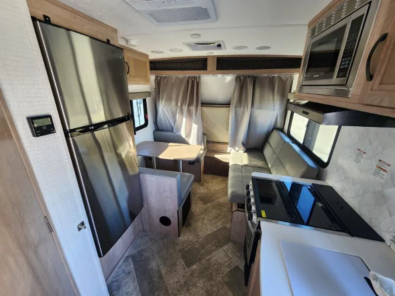 2023 Palomino Solaire 147H - Photo 3