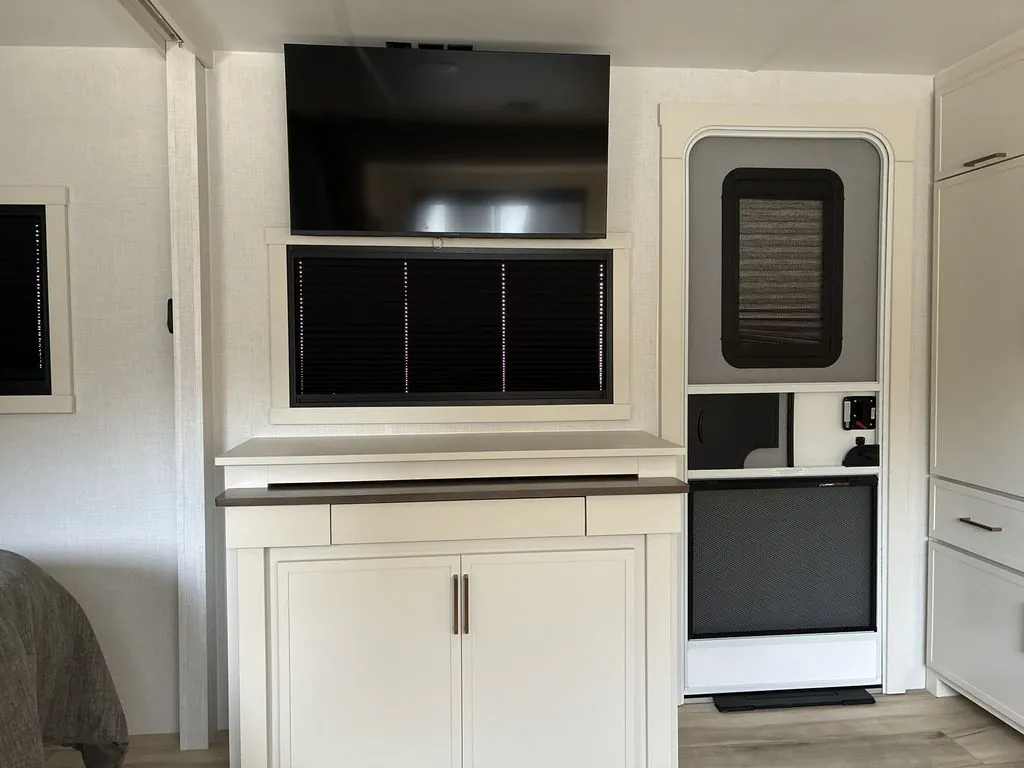 2026 Brinkley Model Ix 23X, Photos photo 10