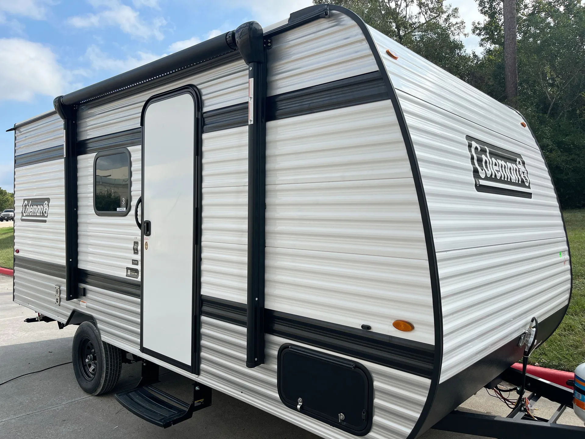 2027 Keystone Montana 3532SP - Photo 2