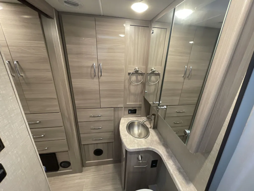 2023 Thor Motor Coach Tiburon 24FB, Photos photo 19