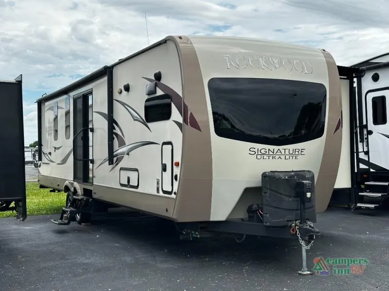 2018 Forest River RV Rockwood Signature Ultra Lite 8335BSS - Main photo